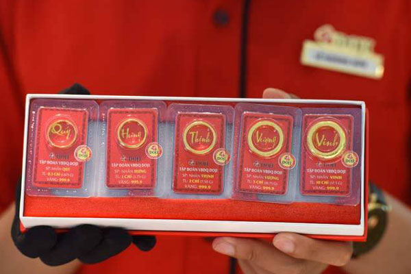 Giá vàng hôm nay 6/11: Lãi suất USD thấp, vàng tăng vọt-4