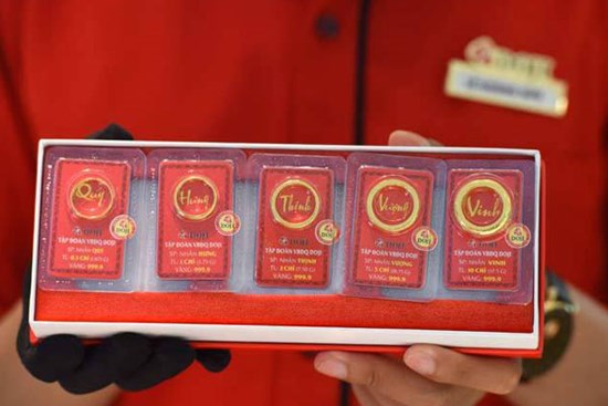 Giá vàng hôm nay 5/11: USD leo thang, vàng tăng dựng đứng