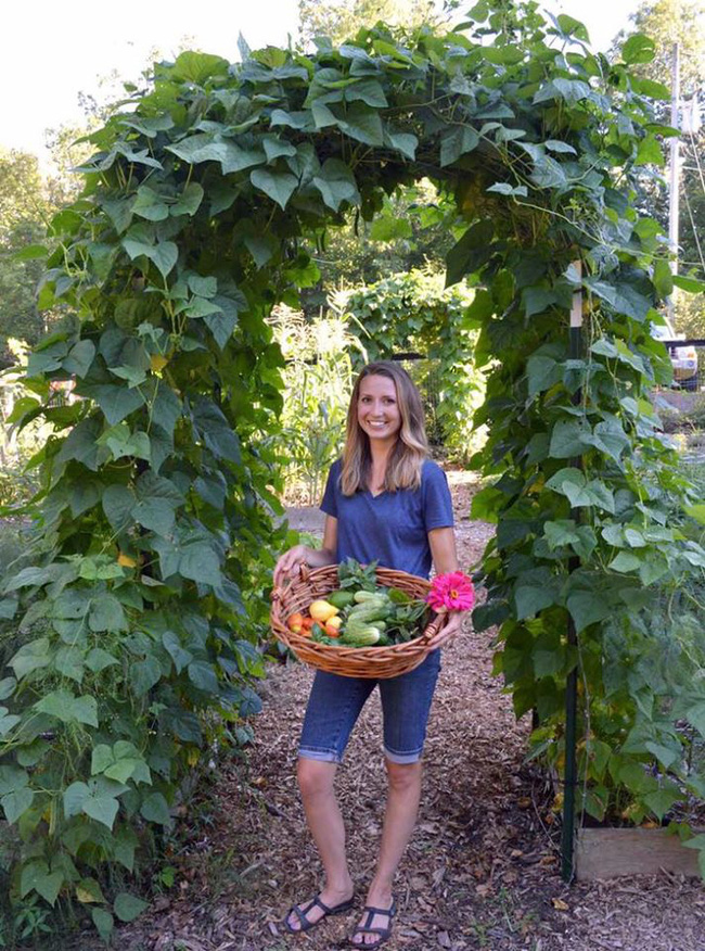 Nhờ mẹ chồng hỗ trợ, con dâu đã sở hữu được khu vườn với đủ loại rau xanh và quả ngọt-1