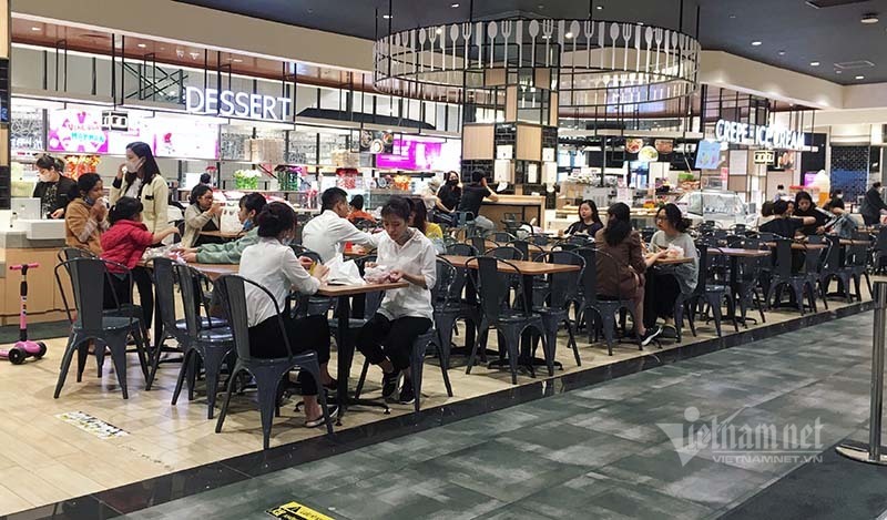 Nhóm lạ ở Hà Nội: Đến quán ăn miễn phí, về chủ còn trả thêm tiền-1
