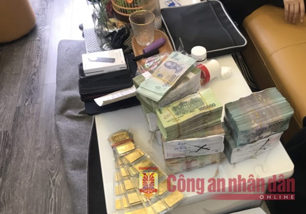 Cận cảnh dàn xế sang trị giá hàng chục tỷ và nhiều tiền, vàng bị thu giữ trong đường dây đánh bạc 30.000 tỷ vừa bị triệt phá tại Hà Nội-1