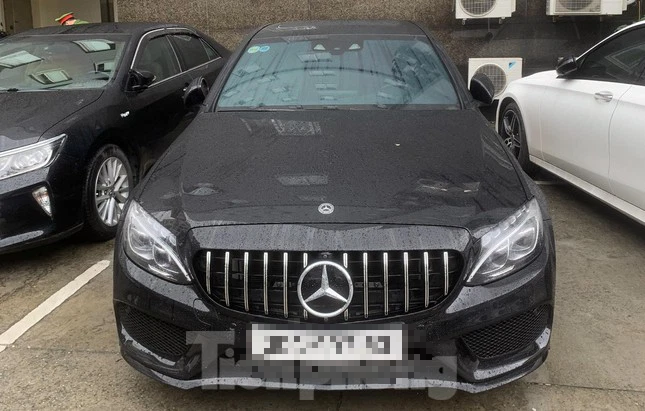 Cận cảnh dàn xế sang trị giá hàng chục tỷ và nhiều tiền, vàng bị thu giữ trong đường dây đánh bạc 30.000 tỷ vừa bị triệt phá tại Hà Nội-4