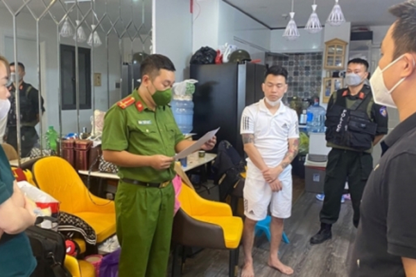 Cận cảnh dàn xế sang trị giá hàng chục tỷ và nhiều tiền, vàng bị thu giữ trong đường dây đánh bạc 30.000 tỷ vừa bị triệt phá tại Hà Nội-10