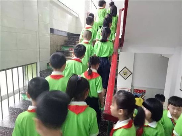 Thầy chủ nhiệm xâm hại tình dục 18 bé gái tiểu học bị kết án tử hình, nghe lời khai của các bạn cùng lớp phụ huynh chỉ biết khóc nghẹn-1