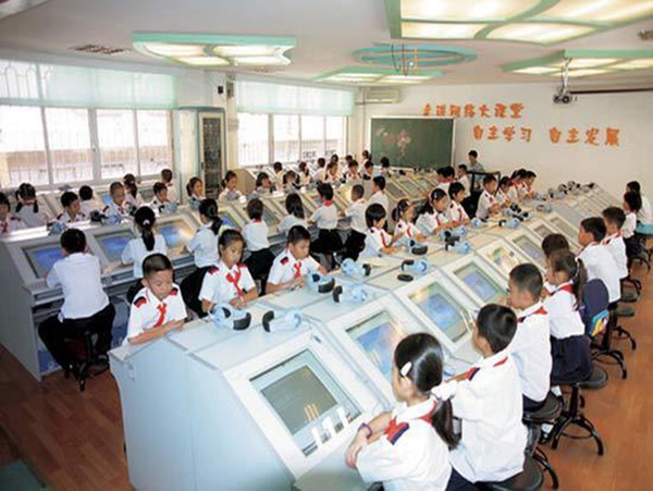 Thầy chủ nhiệm xâm hại tình dục 18 bé gái tiểu học bị kết án tử hình, nghe lời khai của các bạn cùng lớp phụ huynh chỉ biết khóc nghẹn-3