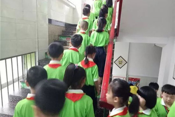 Phát hiện con gái uống rượu, mẹ đuổi ra khỏi nhà rồi suy sụp khi biết nguyên do đến từ tội ác xảy ra hơn 10 năm trong nhà mình-3