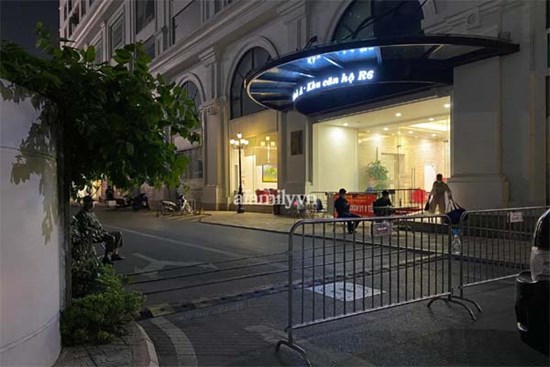 Hà Nội: Cách ly y tế tạm thời toà R6A Royal City liên quan 2 vợ chồng mắc COVID-19 bán hàng tại chợ Ninh Hiệp