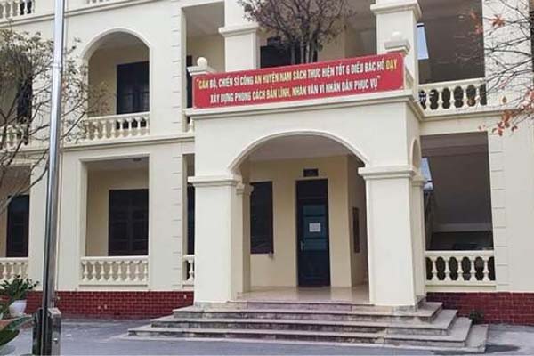 Xem trộm lấy smartphone của người đang đi xe máy chóng vánh-1