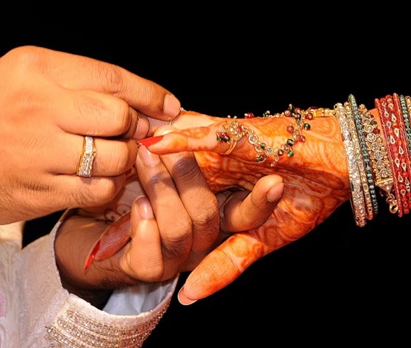 Cưới xong, vợ nhất quyết không động phòng, chồng hỏi mới vỡ lẽ lí do nhưng hành động sau đó gây sốc cho 2 họ-2