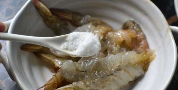 Dùng nồi chiên không dầu làm món tôm chiên cực ngon, ăn vào thơm giòn lại đầy đủ dinh dưỡng-3