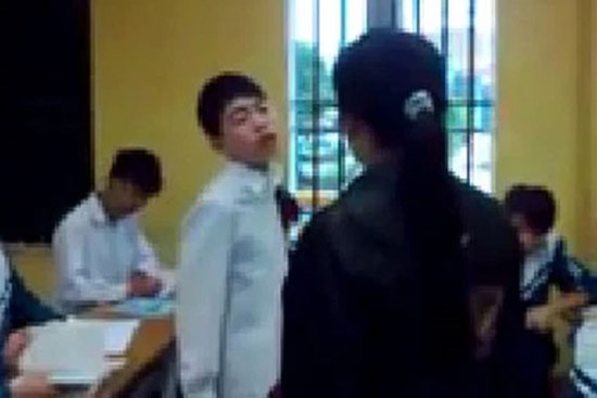 Hiệu trưởng nổi tiếng nghiêm khắc nhất và quan điểm gây bão: Chúng ta đang sống trong xã hội người lớn sợ trẻ con còn giáo viên bị phớt lờ, xem thường