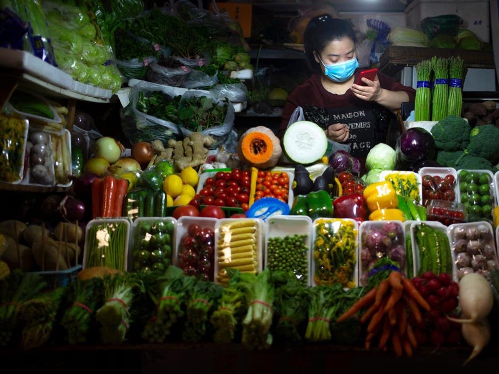 Nghịch lý: Người dân nước này liên tục ăn thịt vì rau còn đắt hơn thịt-1