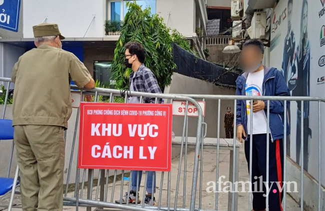 Hà Nội: Phẫn nộ nam thanh niên xô đẩy cụ ông, bất chấp vượt rào ra khỏi con ngõ đang bị phong tỏa do có 16 ca F0-2