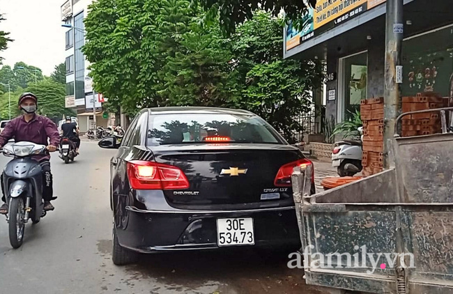 Hà Nội: Phẫn nộ nam thanh niên xô đẩy cụ ông, bất chấp vượt rào ra khỏi con ngõ đang bị phong tỏa do có 16 ca F0-3