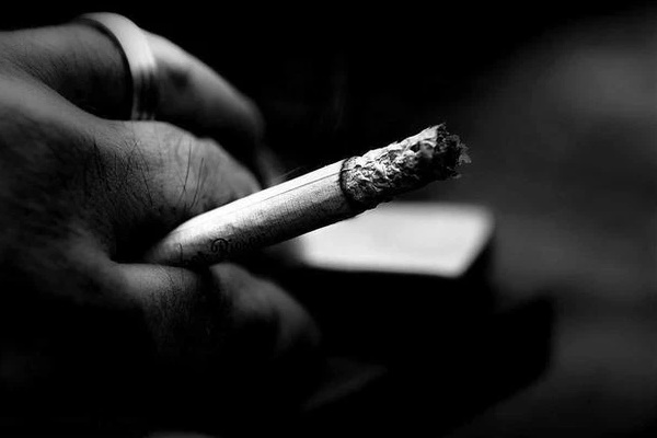 3 hành vi của nam giới khi thức dậy vào buổi sáng gây hại gan hơn cả uống rượu bia, nhất là điều số 2-3