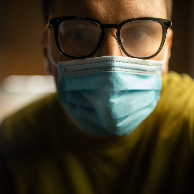 Nếu đeo khẩu trang mà kính bị mờ thì phải làm sao? Hướng dẫn bạn mẹo nhỏ này, đeo kính cả ngày cũng vẫn ổn áp-1