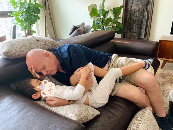 Có con ở tuổi 57, ông xã doanh nhân của Thu Minh cưng hết mực, một hành động nhỏ cũng thấy mê đắm quý tử thế nào!-2