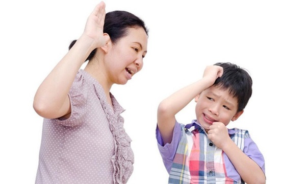 Mẹ ơi bạn đánh con - 3 người mẹ hành xử khác một trời một vực và bài học xương máu-1