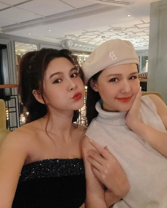 Lâu lắm rồi mới thấy hội chị em đình đám tụ họp: Từ gái độc thân đến dâu hào môn đều chill tới bến, style sang chảnh ngộp thở thật sự-21