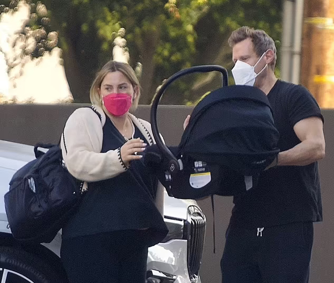 Meghan Markle bị chồng cũ đá xoáy sâu cay trên truyền thông, Harry hóa ra là người đáng thương nhất-2