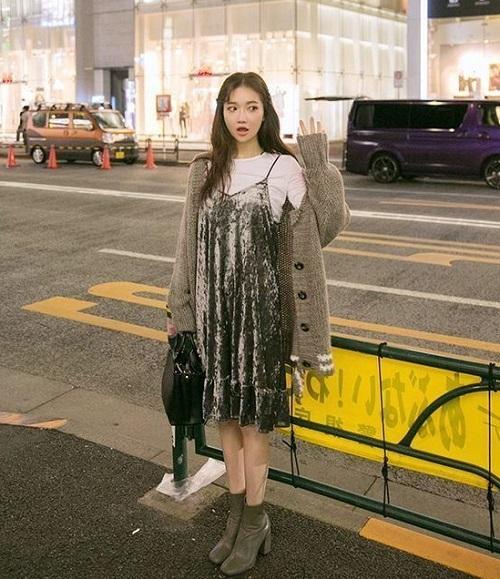 Mix đồ với váy yếm mùa đông vừa ấm vừa xịn sò như gái Hàn-8