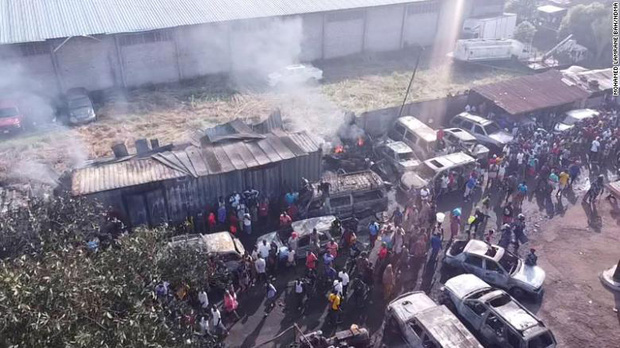 Nóng: Nổ xe bồn kinh hoàng khiến gần 100 người thiệt mạng, hiện trường gây ám ảnh với nhiều thi thể cháy đen-2