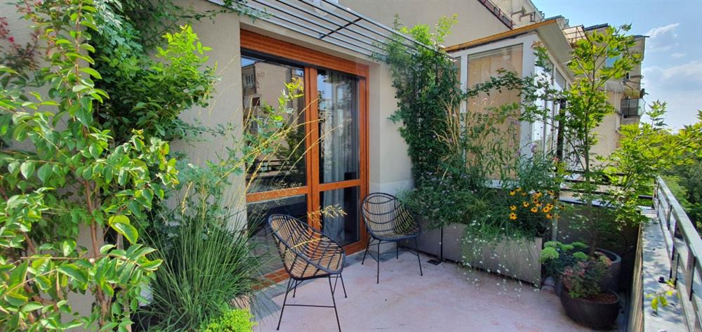 Cách tạo vườn cây trên ban công – không gian thiên nhiên tươi đẹp kết nối giữa bên trong và bên ngoài nhà ở-21