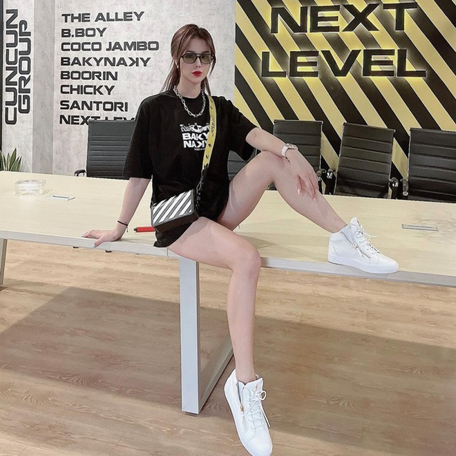 Hậu lùm xùm hôn nhân, Diệp Lâm Anh bên các con cưng cuối tuần, thần thái và vóc dáng mẹ bỉm gây chú ý!-8