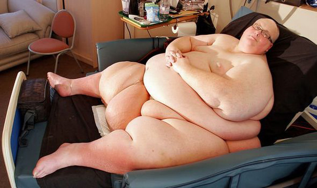 Người béo nhất thế giới nặng gần nửa tấn: Rùng mình lớp mỡ thừa cắt ra, kế hoạch hoả táng ở lò mổ gia súc và hình ảnh sau 10 năm như ác mộng-3