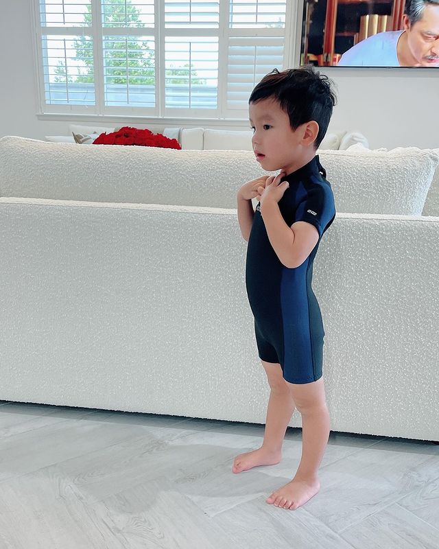 Không gian sống mới rất nhẹ nhàng ấm áp với gam màu xám trắng của Hoa hậu Phạm Hương-2