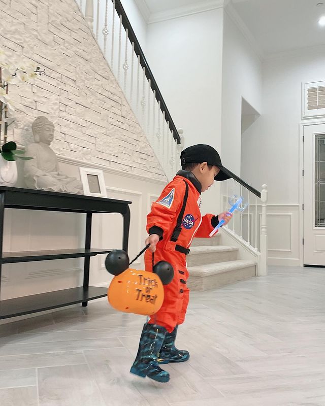 Không gian sống mới rất nhẹ nhàng ấm áp với gam màu xám trắng của Hoa hậu Phạm Hương-6