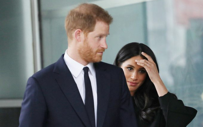 Meghan câm nín khi bị dân Mỹ la ó, bị yêu cầu giữ chừng mực trong khi Harry cũng rơi vào tình cảnh đáng xấu hổ-1