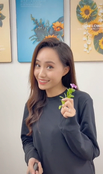 MC, BTV thời tiết nổi tiếng VTV được chồng tặng hoa đúng chuẩn công thức mà hội chị em yêu thích-1