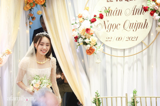 MC, BTV thời tiết nổi tiếng VTV được chồng tặng hoa đúng chuẩn công thức mà hội chị em yêu thích-3