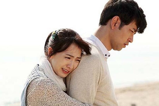 Ly hôn vừa mới từ Tòa đi ra, chồng cũ cho tôi xem một tin nhắn, ruột gan tôi đứt từng khúc!