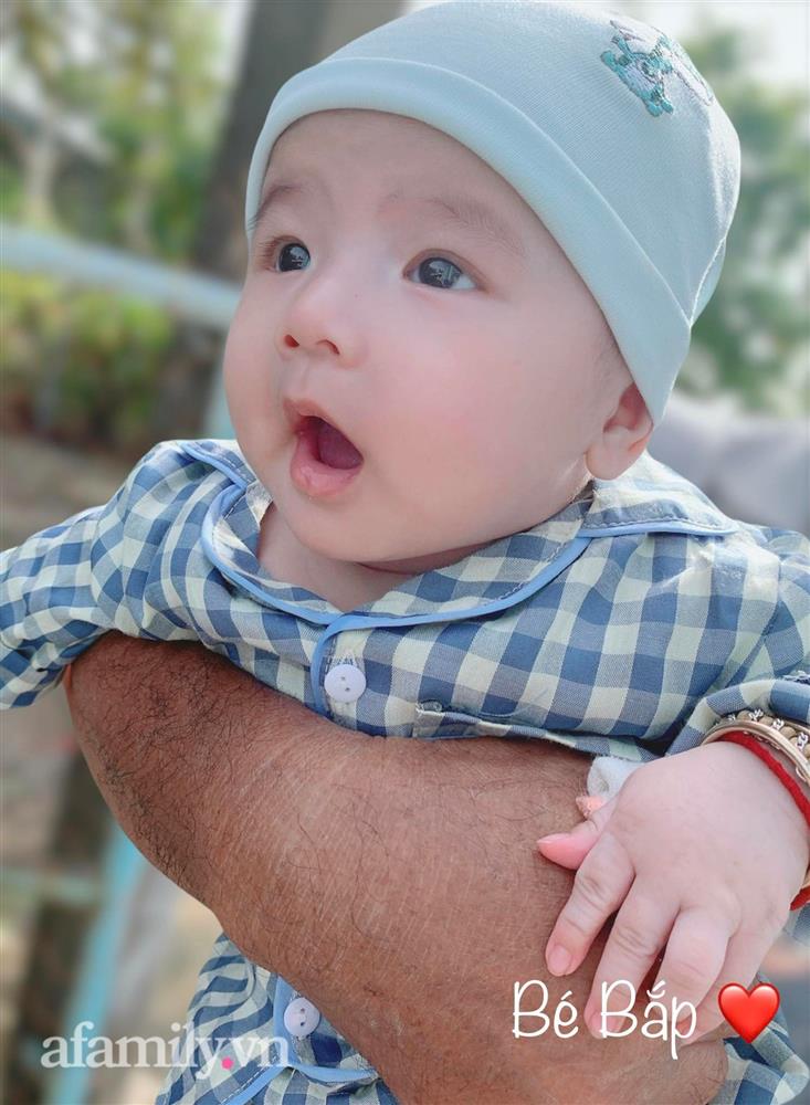 Mẹ trẻ đam mê xin vía lúc bầu, lưu loạt ảnh bé có mũi cao về ngắm, con sinh ra sở hữu diện mạo gây bất ngờ-7