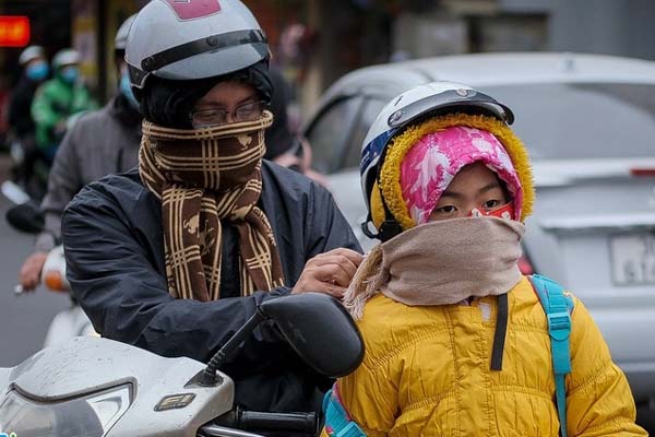 Nữ sinh lớp 11 nhảy cầu tự tử dưới đêm mưa tầm tã-2