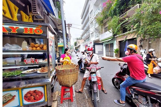 Quán bánh mỳ Sài thành 90 năm tuổi, chủ quán nhớ khẩu vị cả trăm khách