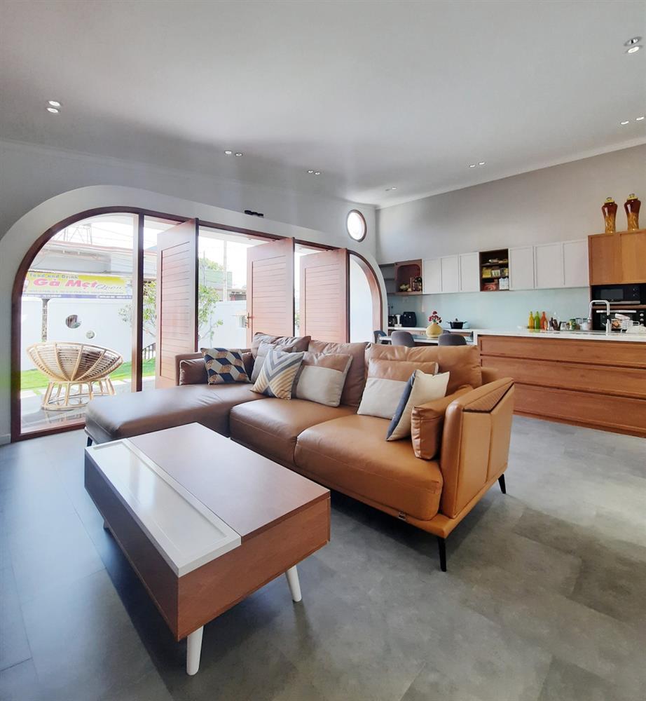 Vợ chồng Đắk Lắk chi hơn 1 tỷ xây nhà cấp 4, mặt tiền gây ấn tượng bởi những đường cong màu trắng phá cách-8