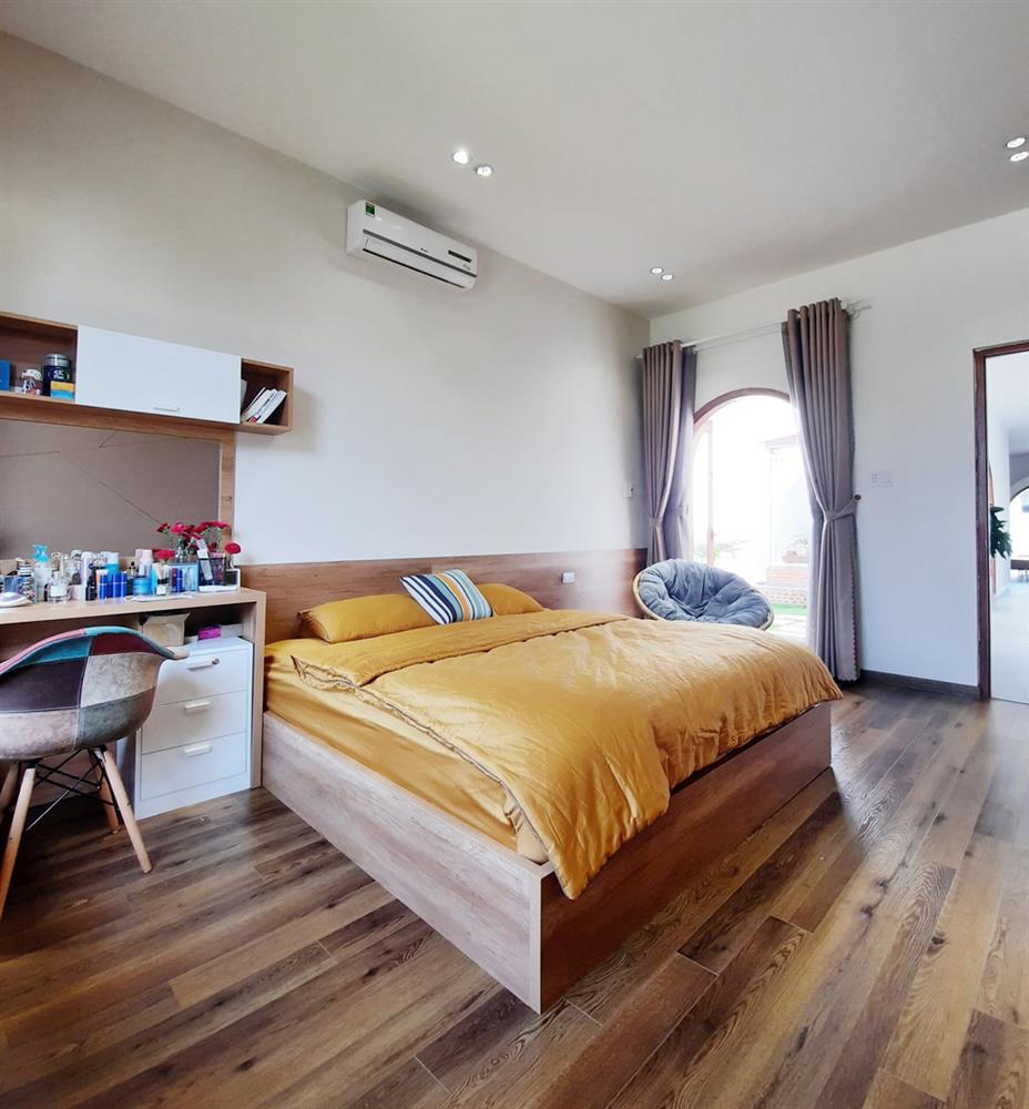 Vợ chồng Đắk Lắk chi hơn 1 tỷ xây nhà cấp 4, mặt tiền gây ấn tượng bởi những đường cong màu trắng phá cách-12