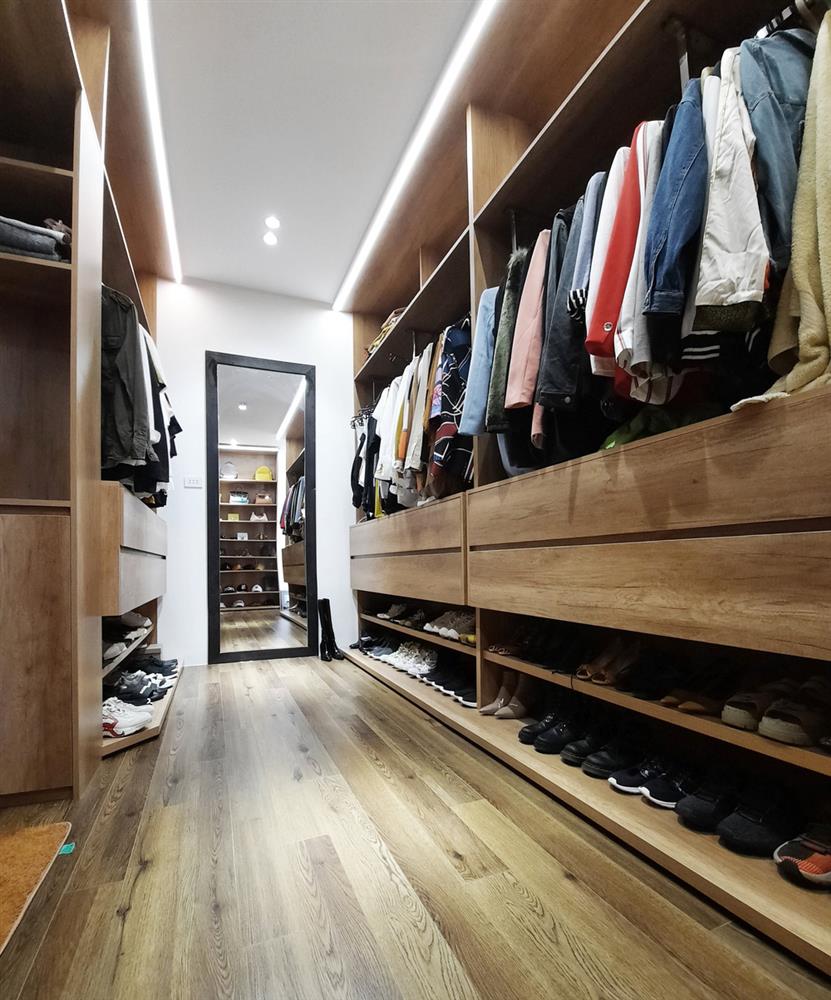 Vợ chồng Đắk Lắk chi hơn 1 tỷ xây nhà cấp 4, mặt tiền gây ấn tượng bởi những đường cong màu trắng phá cách-13