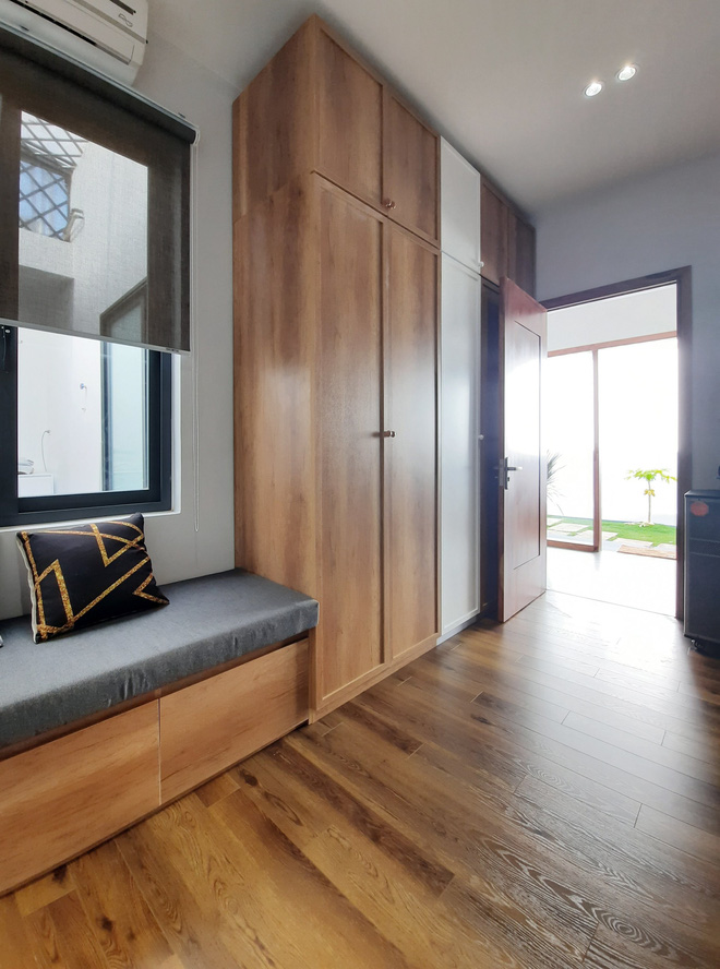 Vợ chồng Đắk Lắk chi hơn 1 tỷ xây nhà cấp 4, mặt tiền gây ấn tượng bởi những đường cong màu trắng phá cách-17