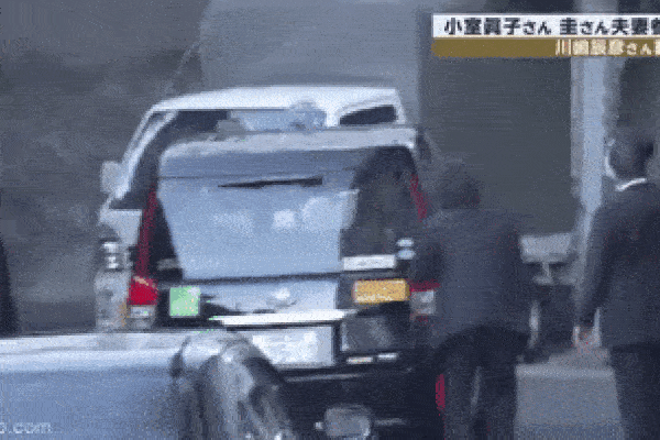 Khoảnh khắc cựu Công chúa Nhật Bản hành xử khác lạ” với chồng mới cưới khiến dân tình tranh cãi kịch liệt, nghi ngại về mối quan hệ hiện tại-6