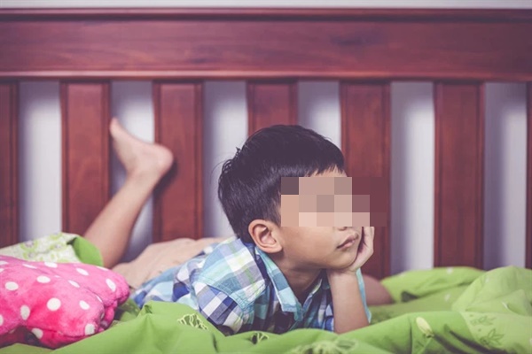 Bị dọa nuốt hạt dưa hấu sẽ mọc cây trong bụng, đứa cháu 7 tuổi phản bác lại 1 câu chẳng khác nào bóc phốt khiến cô đỏ mặt tía tai-2