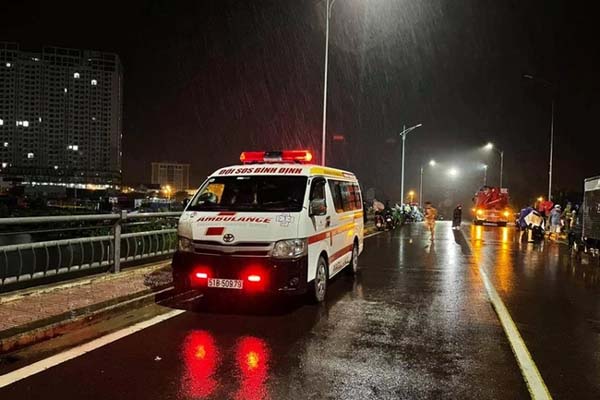 TP.HCM: Liên tiếp 2 vụ nam thanh niên và cụ già nhảy cầu tự tử-4