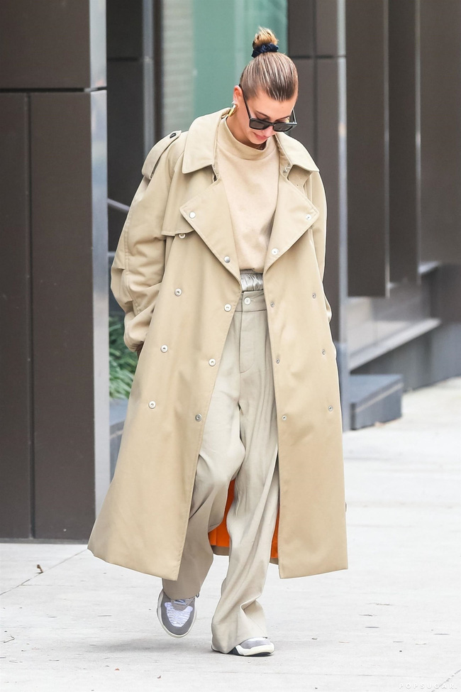 Học 13 cách diện áo khoác dài của sao Âu Mỹ cho sành điệu khác kiểu mọi năm-5