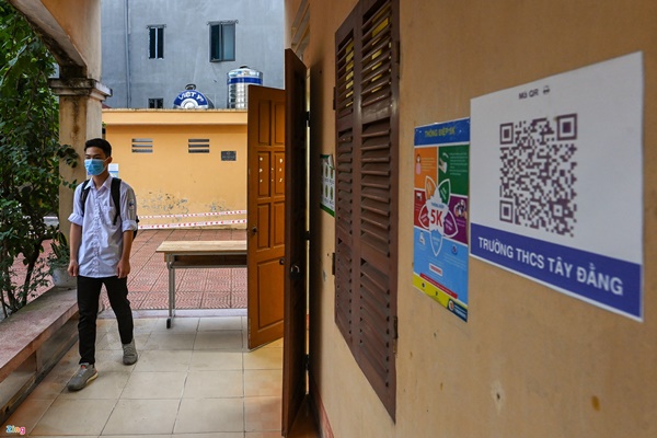 Học sinh ngoại thành Hà Nội đến trường sau 6 tháng nghỉ học-2