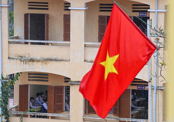 Học sinh ngoại thành Hà Nội đến trường sau 6 tháng nghỉ học-8