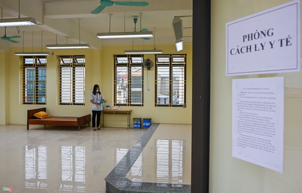 Học sinh ngoại thành Hà Nội đến trường sau 6 tháng nghỉ học-9