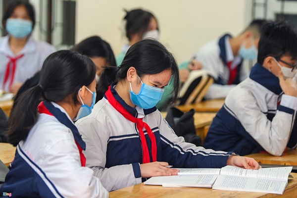 Học sinh ngoại thành Hà Nội đến trường sau 6 tháng nghỉ học-11